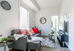 Stunning & Bright 2BR Apartment w Netflix
